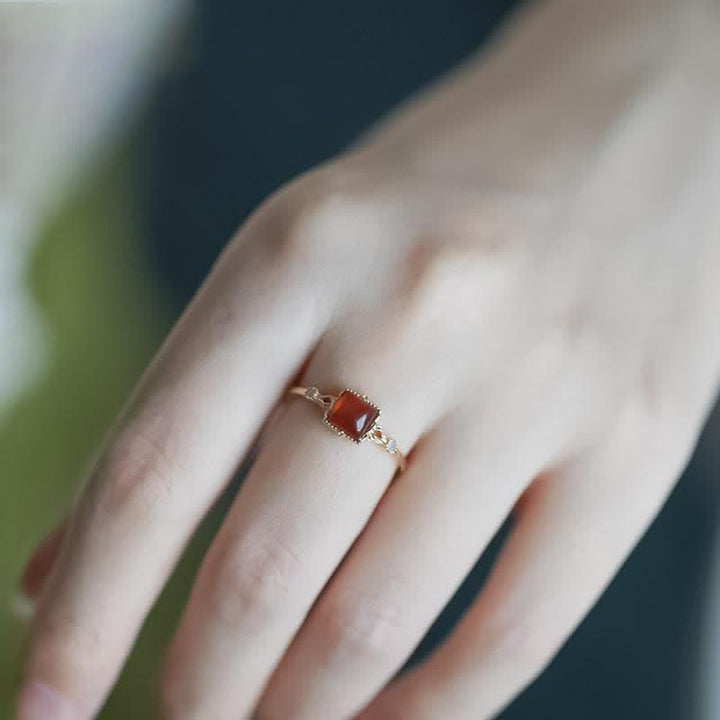 Anillo fino de ámbar cuadrado simple de Olivenorma