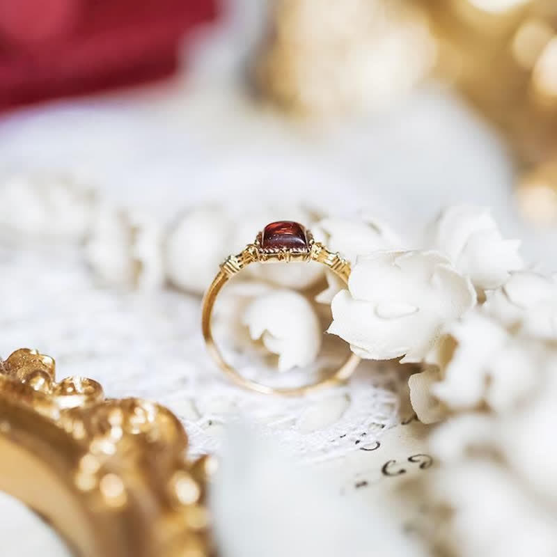 Anillo fino de ámbar cuadrado simple de Olivenorma