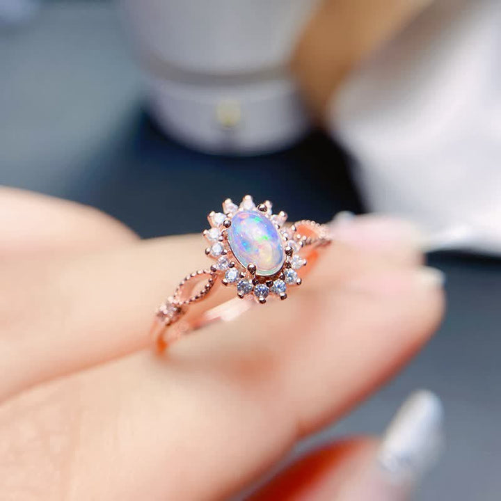 Anillo de girasol con circonita blanca y ópalo natural de Olivenorma