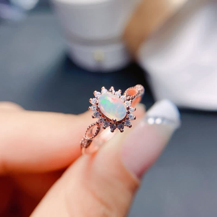 Anillo de girasol con circonita blanca y ópalo natural de Olivenorma