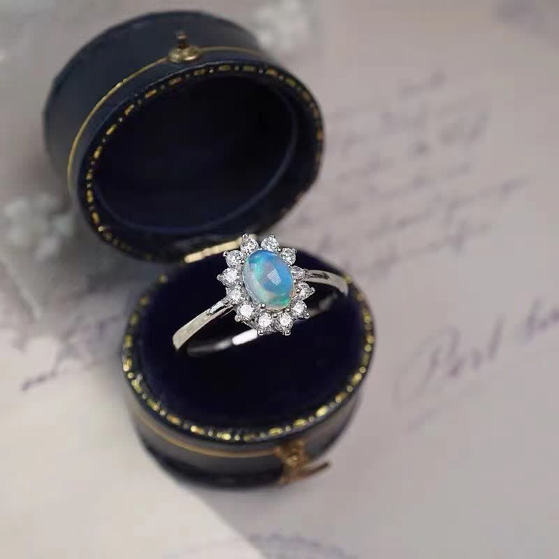 Anillo de plata con girasol y circonita blanca y ópalo natural de Olivenorma