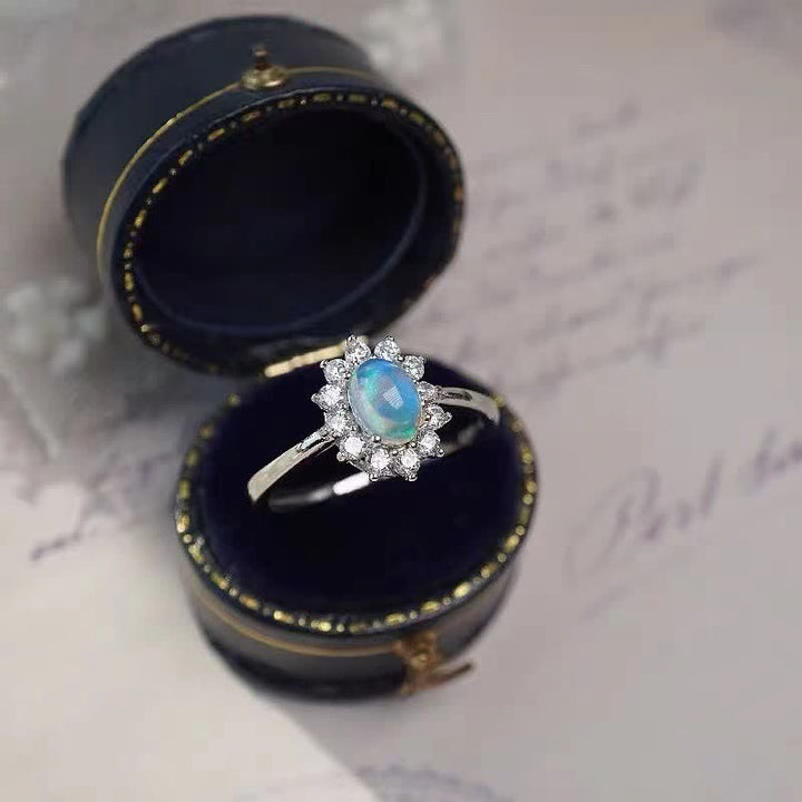 Anillo de plata con girasol y circonita blanca y ópalo natural de Olivenorma