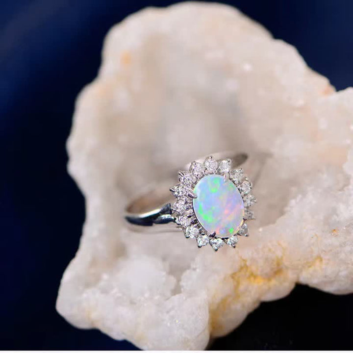 Anillo de plata con girasol y circonita blanca y ópalo natural de Olivenorma