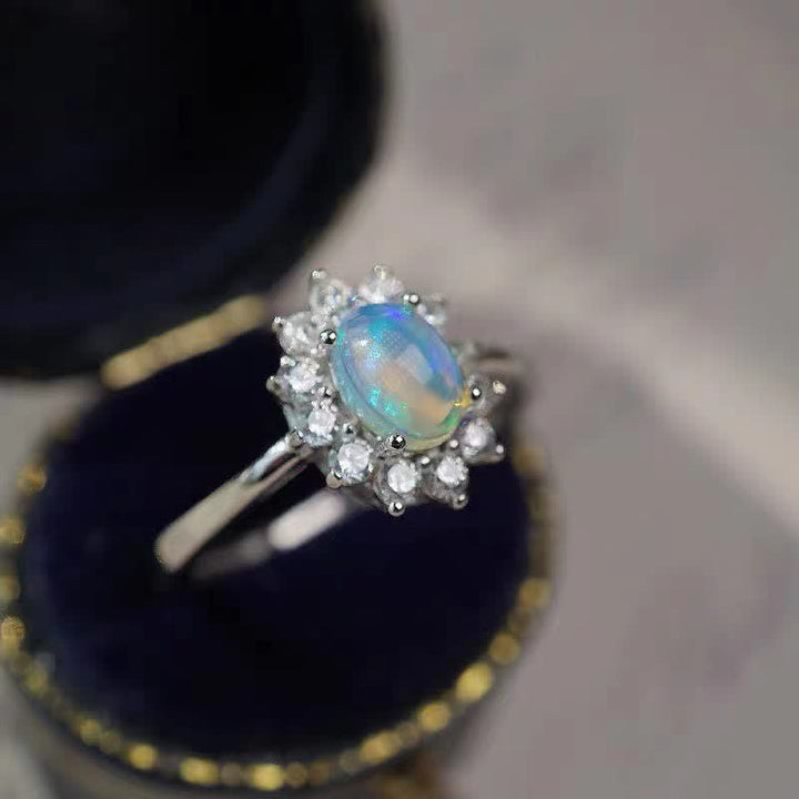 Anillo de plata con girasol y circonita blanca y ópalo natural de Olivenorma