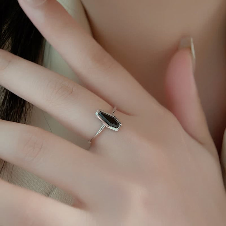 Anillo de ataúd de obsidiana natural de estilo oscuro de Olivenorma