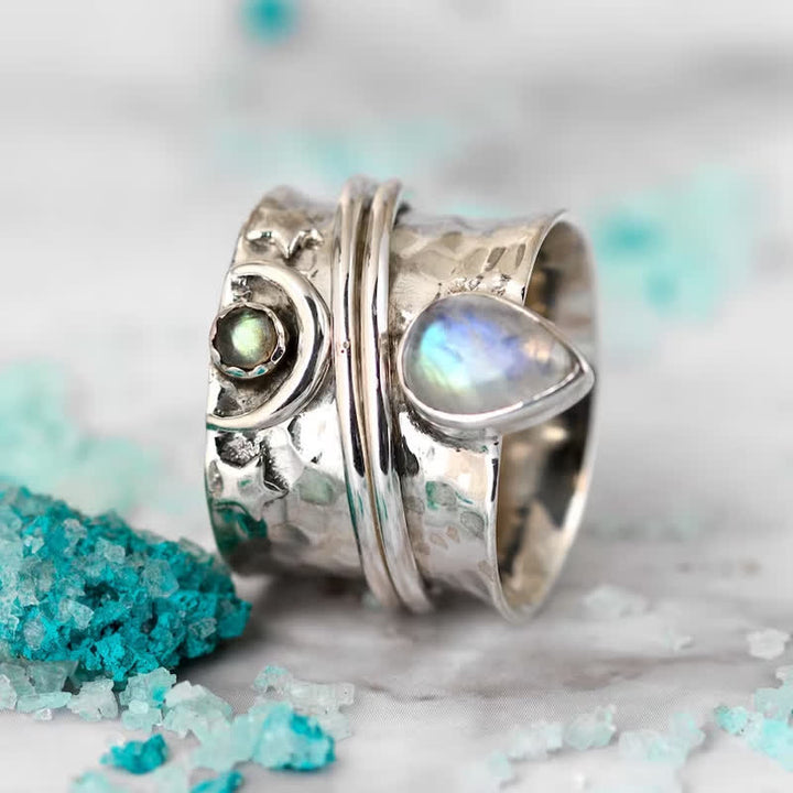 Anillo de cara ancha con piedra lunar bohemia y estrella lunar de Olivenorma