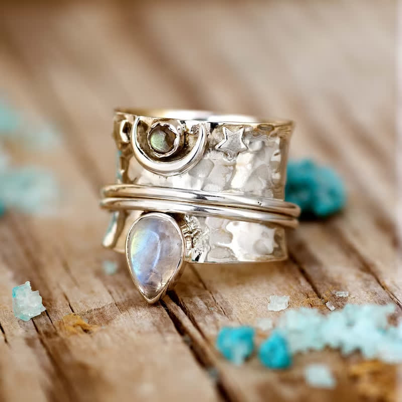 Anillo de cara ancha con piedra lunar bohemia y estrella lunar de Olivenorma