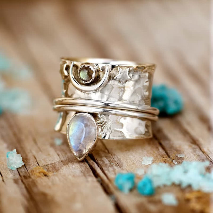Anillo de cara ancha con piedra lunar bohemia y estrella lunar de Olivenorma