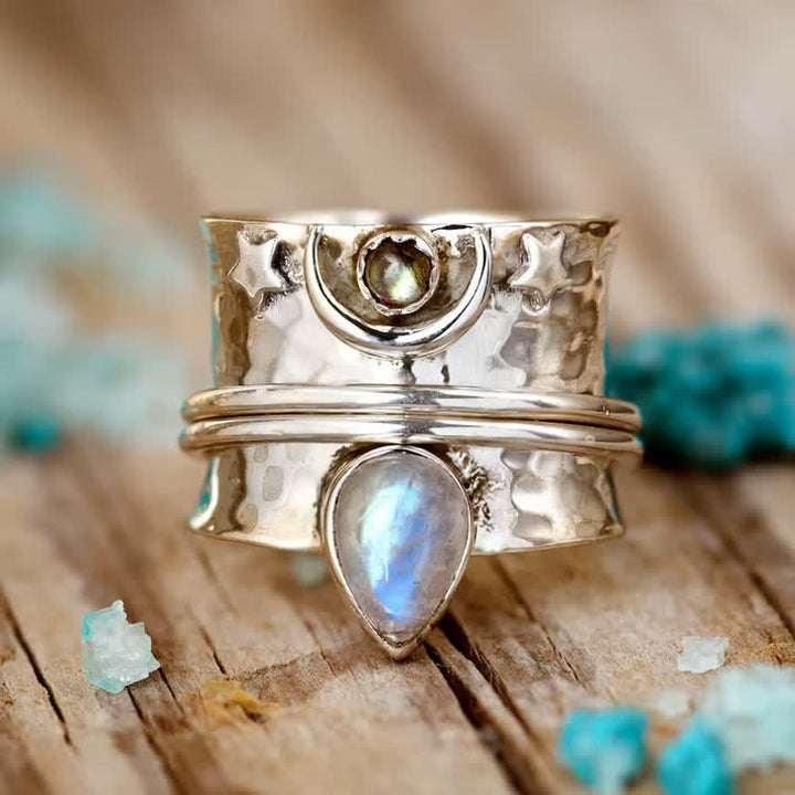 Anillo de cara ancha con piedra lunar bohemia y estrella lunar de Olivenorma
