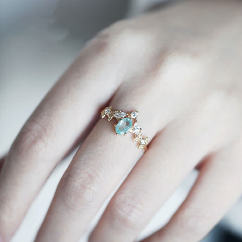 Anillo con forma de corona de circonita blanca y aguamarina de Olivenorma