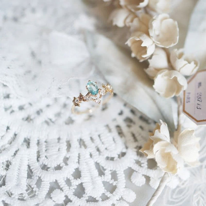 Anillo con forma de corona de circonita blanca y aguamarina de Olivenorma