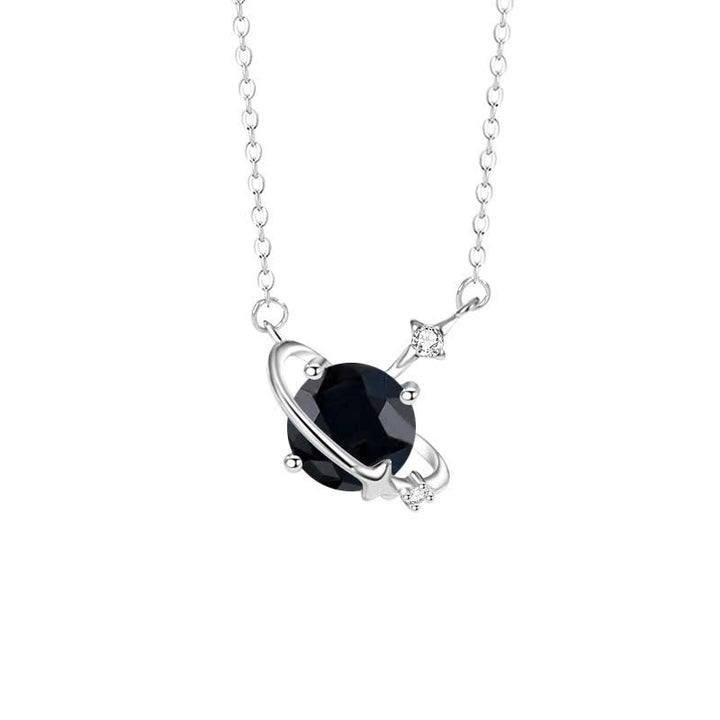 Collar de plata de ley con colgante de planeta con piedra natal y circonita coloreada de Olivenorma