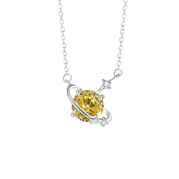 Collar de plata de ley con colgante de planeta con piedra natal y circonita coloreada de Olivenorma