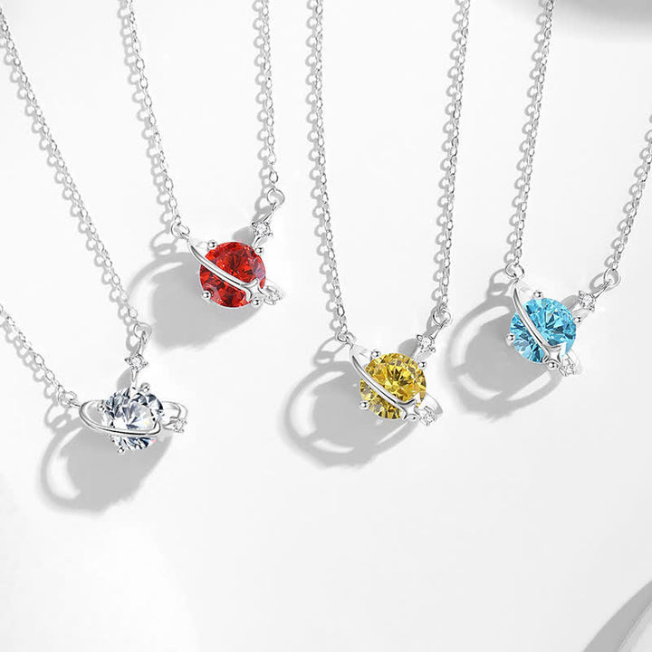 Collar de plata de ley con colgante de planeta con piedra natal y circonita coloreada de Olivenorma