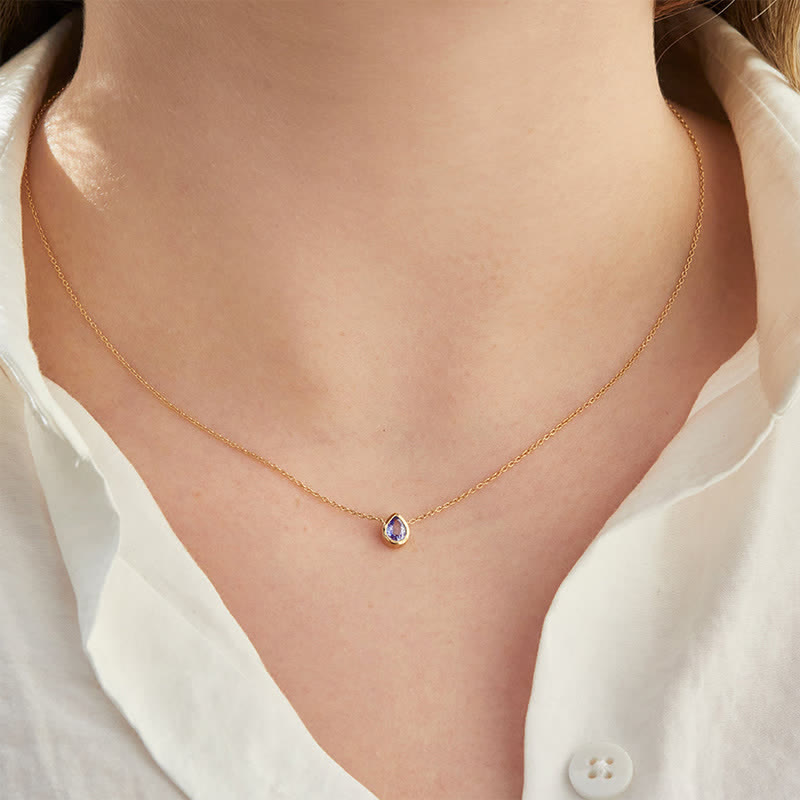 Collar con colgante de gota de piedra natal de plata de Olivenorma