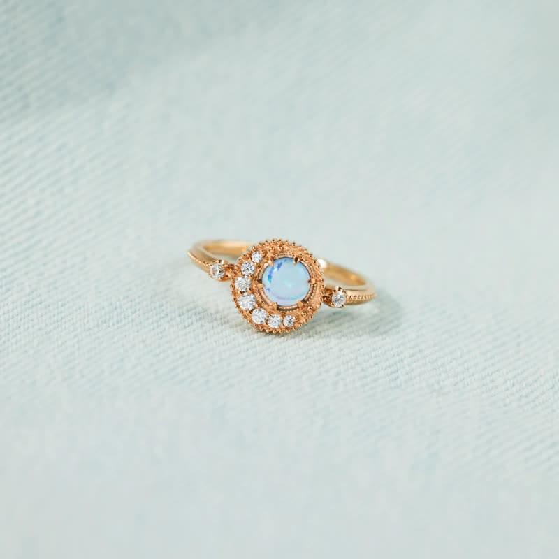 Anillo con ópalo natural y circonita blanca y planeta lunar de Olivenorma