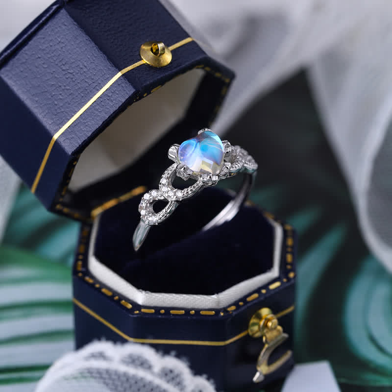 Anillo ajustable abierto con forma de corazón y piedra lunar en plata esterlina de Olivenorma