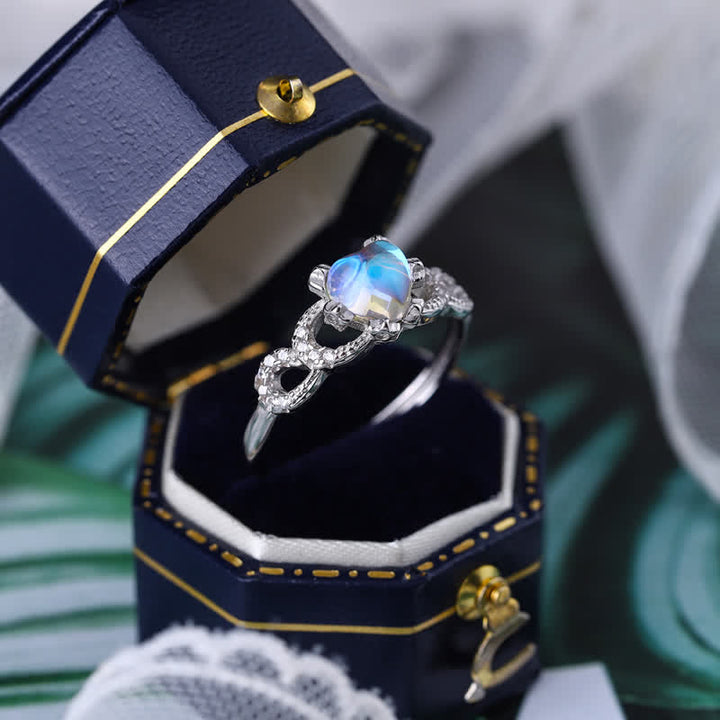 Anillo ajustable abierto con forma de corazón y piedra lunar en plata esterlina de Olivenorma