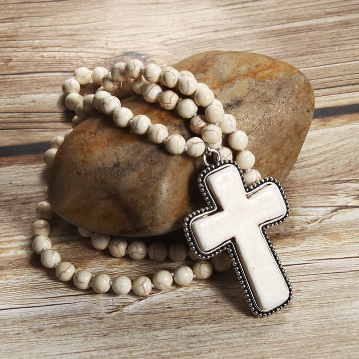 Collar con colgante en forma de cruz de turquesa azul y blanca de 8 mm de Olivenorma