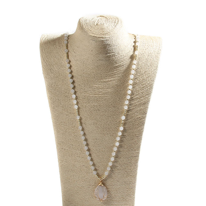 Collar con colgante de árbol de la vida y cuentas de piedra de Olivenorma