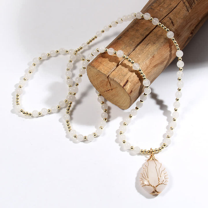 Collar con colgante de árbol de la vida y cuentas de piedra de Olivenorma