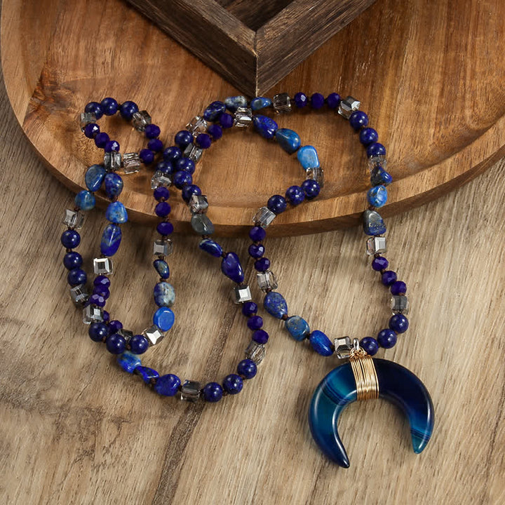 Collar con colgante de media luna de cuerno de buey con cuentas de cristal natural de Olivenorma