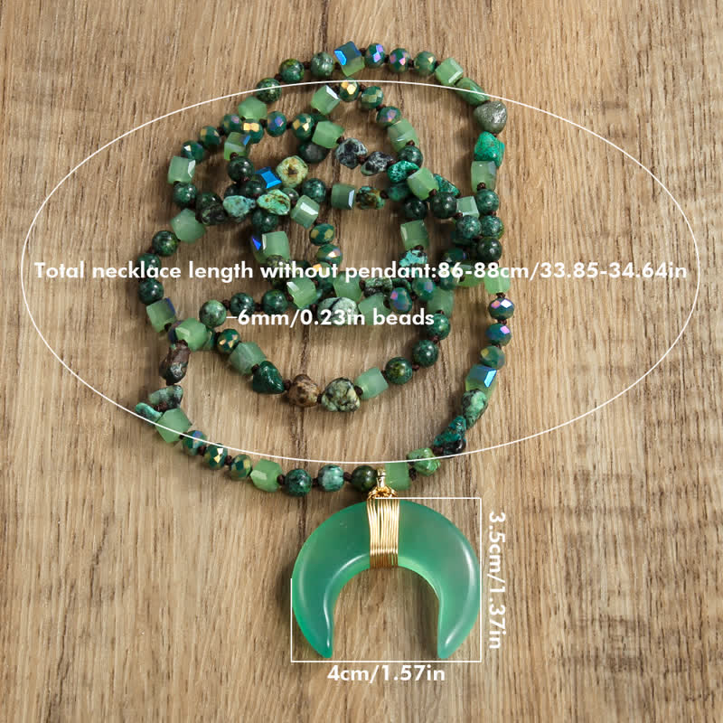 Collar con colgante de media luna de cuerno de buey con cuentas de cristal natural de Olivenorma