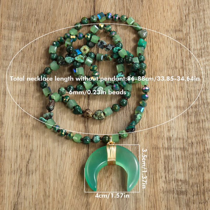 Collar con colgante de media luna de cuerno de buey con cuentas de cristal natural de Olivenorma