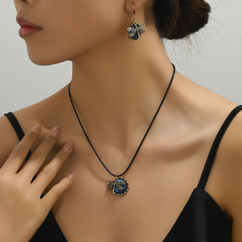 Conjunto de joyas con colgante de libélula con topacio azul incrustado de Olivenorma