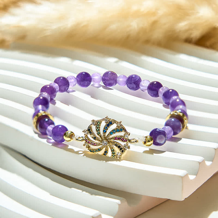Pulsera con colgante de molino de viento de metal con circonitas de colores y cuentas de amatista de Olivenorma 