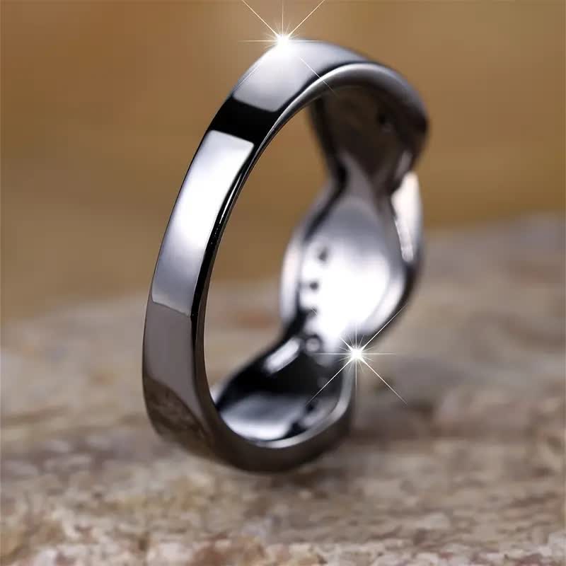 Anillo Olivenorma de oro negro con ópalo azul ondulado y circonita