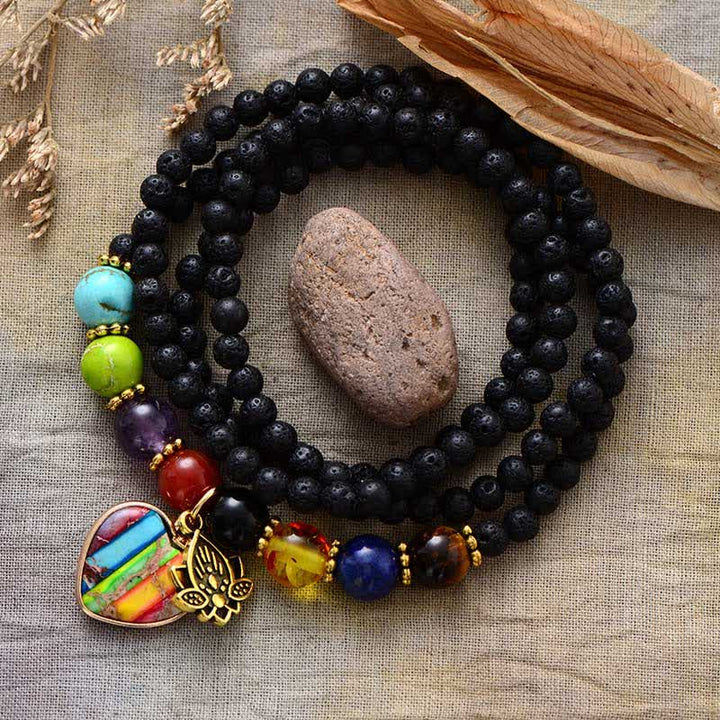 Pulsera multicapa con cuentas de piedra de lava y colgante de chakra Olivenorma 