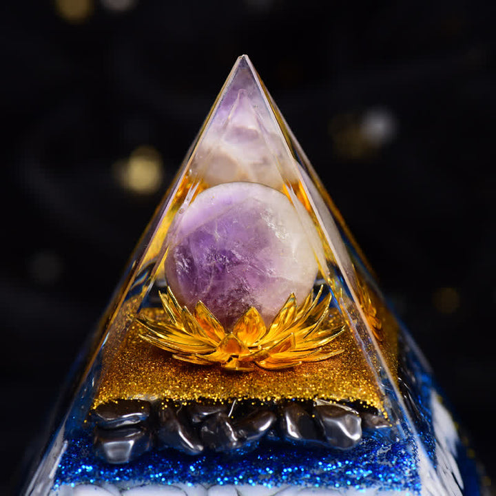 Pirámide de orgón de obsidiana, copo de nieve y hematita con bola de amatista de Olivenorma