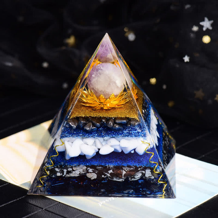Pirámide de orgón de obsidiana, copo de nieve y hematita con bola de amatista de Olivenorma