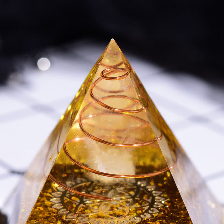 Pirámide de orgón de malaquita de cristal transparente Olivenorma
