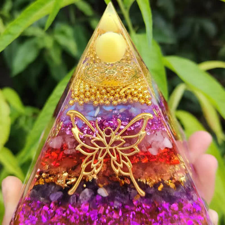 Pirámide de orgón con forma de mariposa de metal de grava natural de 10/15 cm de Olivenorma