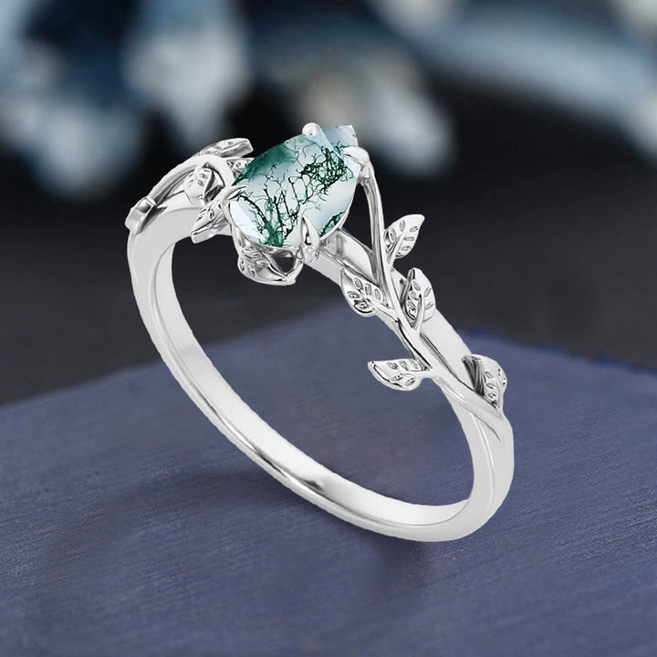 Anillo de compromiso con hojas retorcidas de ágata musgosa tallada en forma de pera de Olivenorma