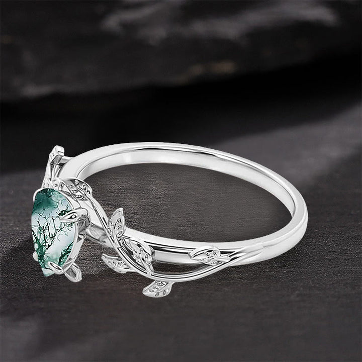 Anillo de compromiso con hojas retorcidas de ágata musgosa tallada en forma de pera de Olivenorma