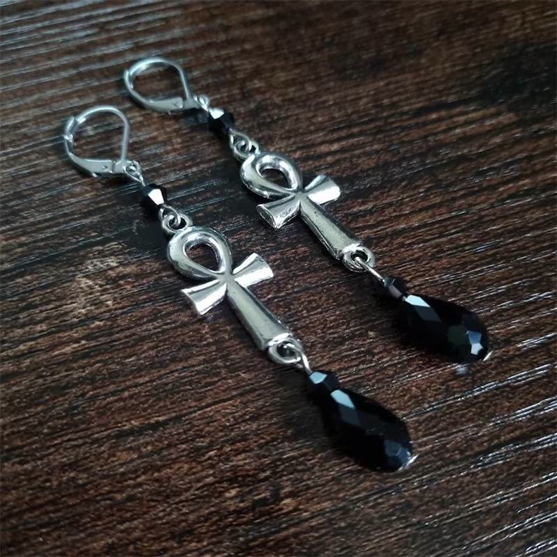 Pendientes con gancho con dije de cruz Ankh de obsidiana de Olivenorma