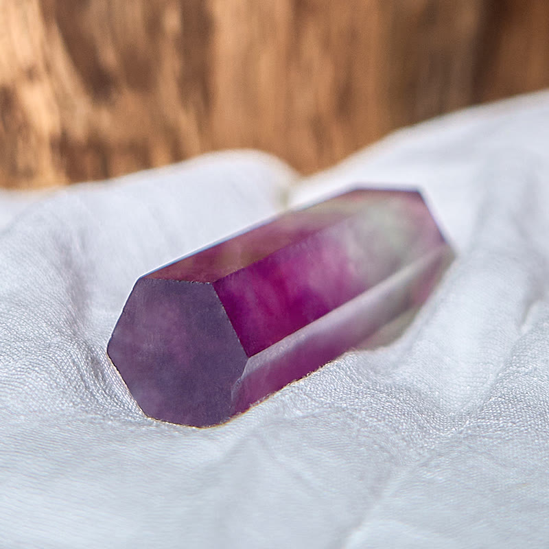 Varitas de cristal curativo prismático de fluorita morada natural de Olivenorma