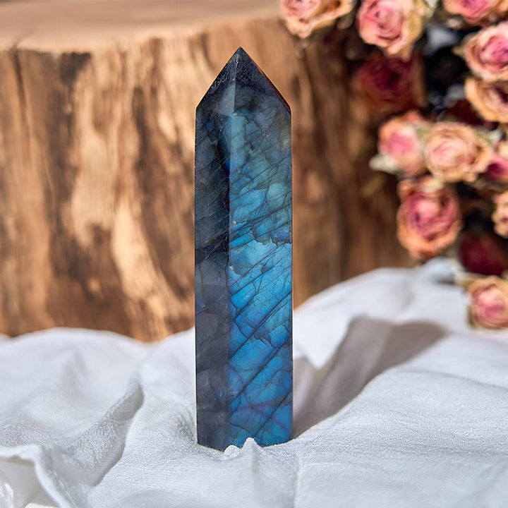 Varitas de cristal pulido natural con forma de torre de labradorita facetada de Olivenorma