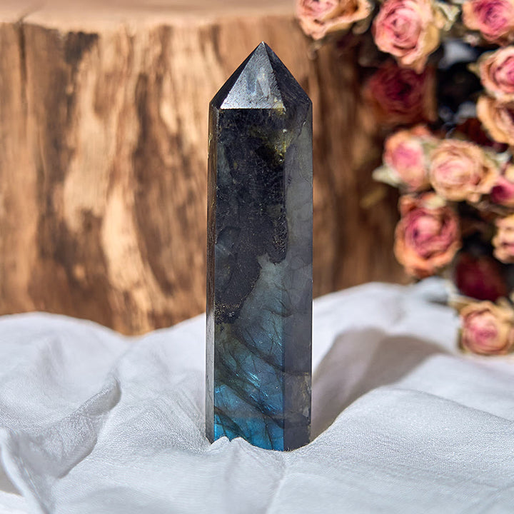 Varitas de cristal pulido natural con forma de torre de labradorita facetada de Olivenorma