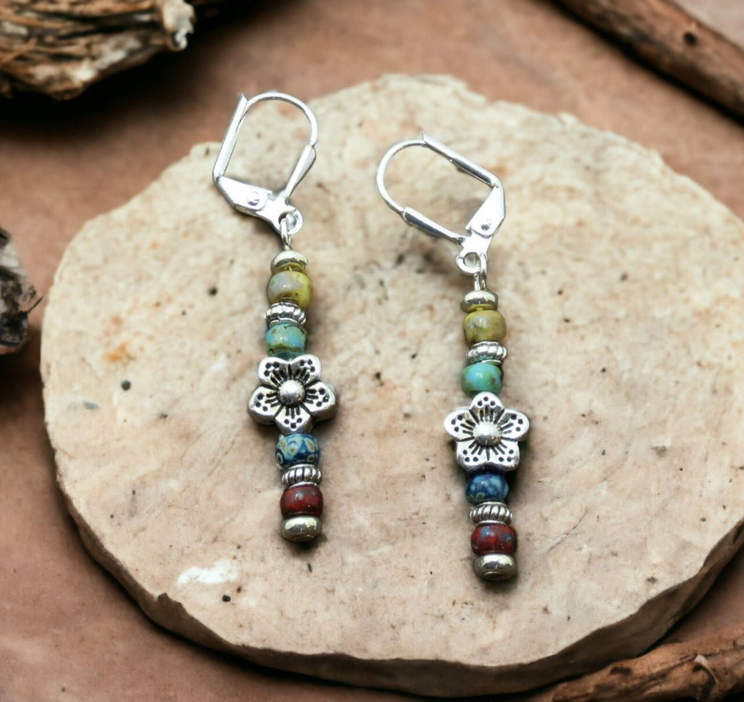 Pendientes colgantes con cuentas multicolor estilo bohemio de Olivenorma