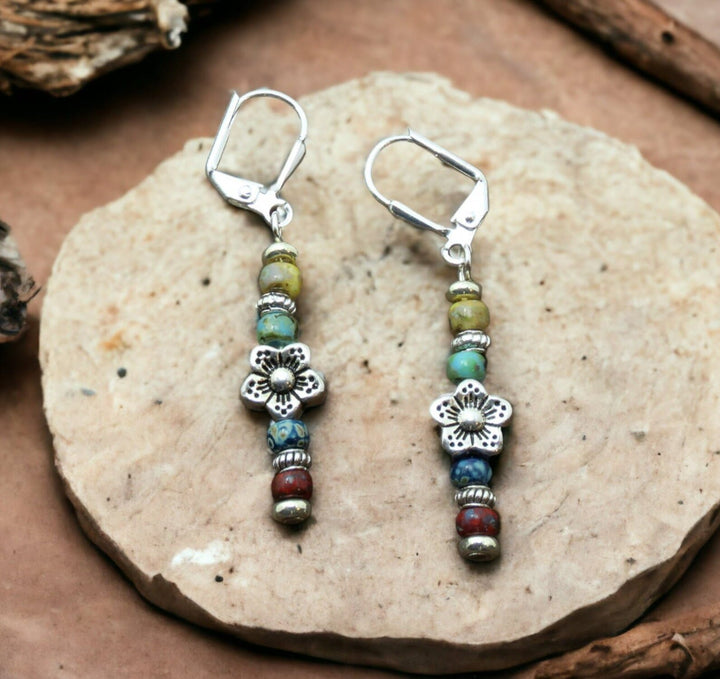 Pendientes colgantes con cuentas multicolor estilo bohemio de Olivenorma