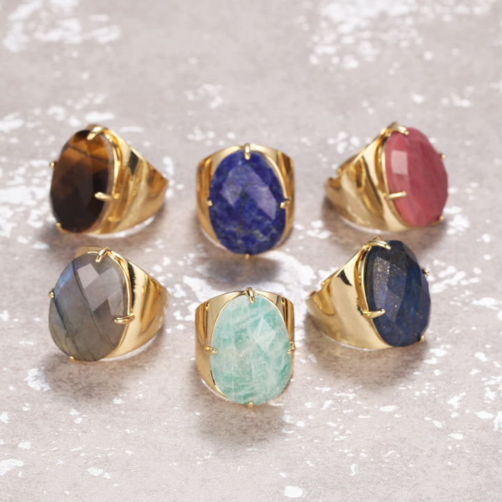 Anillo ajustable con piedra curativa natural facetada de Olivenorma
