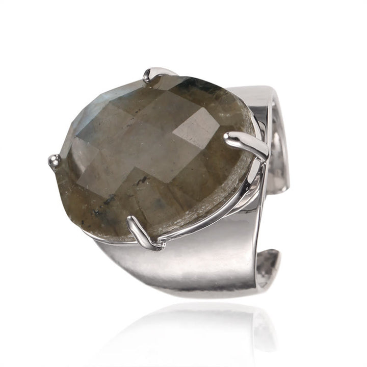 Anillo ajustable con piedra curativa natural facetada de Olivenorma