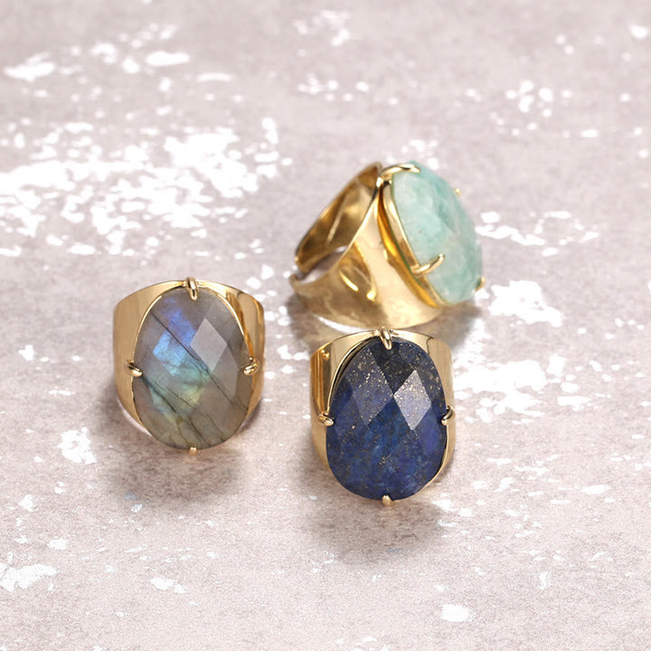 Anillo ajustable con piedra curativa natural facetada de Olivenorma