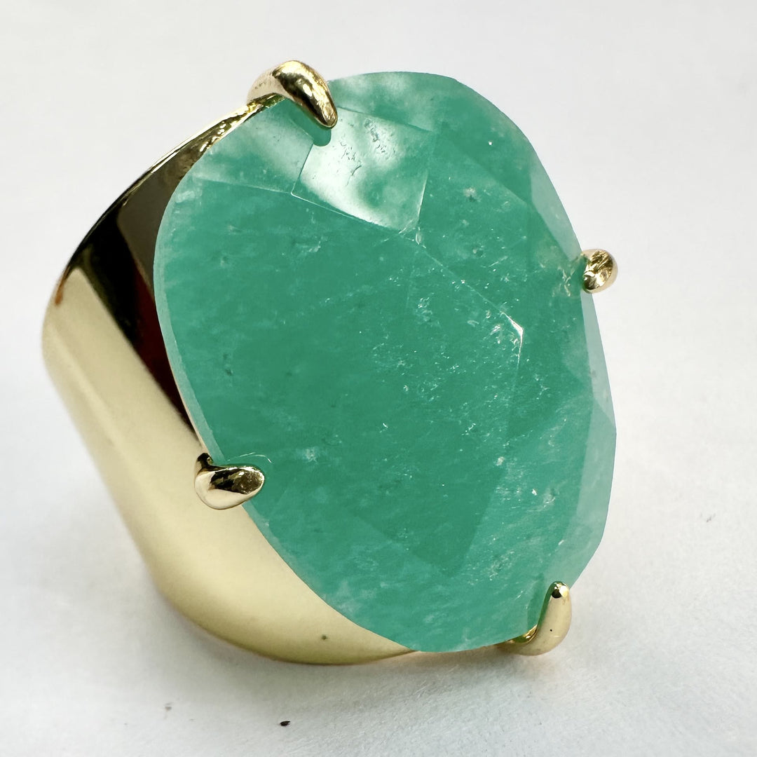 Anillo ajustable con piedra curativa natural facetada de Olivenorma