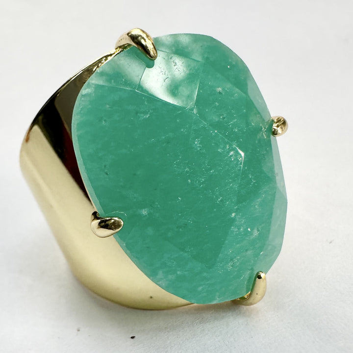 Anillo ajustable con piedra curativa natural facetada de Olivenorma
