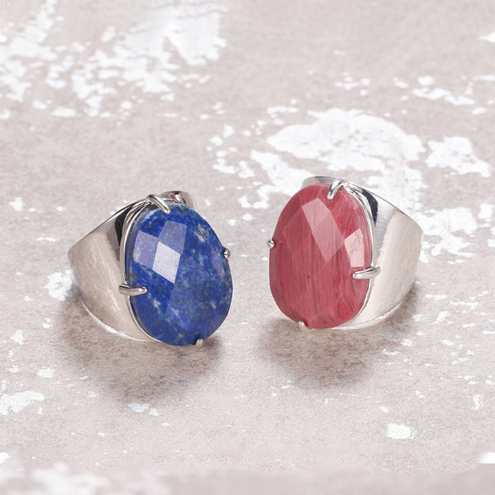 Anillo ajustable con piedra curativa natural facetada de Olivenorma